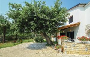 Beautiful Apartment In Porec With Wifi 