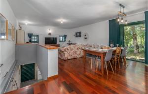 2 Bedroom Gorgeous Home In Frkasic 