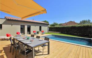 Amazing Home In Cléon D Andran