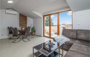 2 Bedroom Cozy Apartment In Medulin 