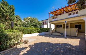 Amazing Apartment In Mandre With Wifi