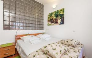 Gorgeous Apartment In Mandre With Kitchen 