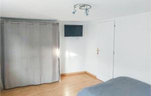 Maisons de vacances Beautiful Home In Gravelines With Wifi : photos des chambres
