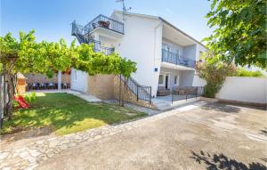 3 Bedroom Nice Apartment In Medulin