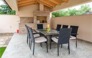 2 Bedroom Nice Apartment In Medulin