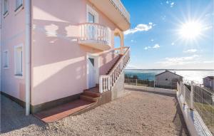 Gorgeous Apartment In Rtina With Wifi