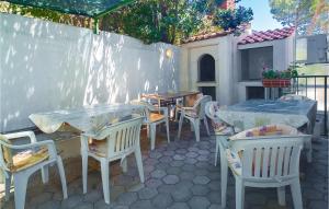 2 Bedroom Stunning Apartment In Lokva Rogoznica 