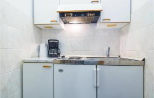 2 Bedroom Stunning Apartment In Lokva Rogoznica 