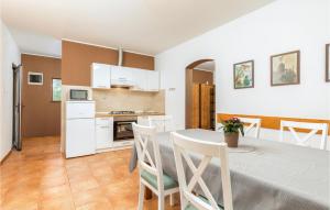 2 Bedroom Gorgeous Home In Svetvincenat 