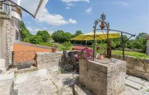 Beautiful Home In Putini With Kitchen - Matohanci