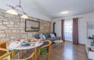 Beautiful Home In Putini With Kitchen 