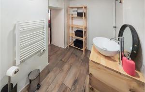 Amazing Apartment In Bessan With Wifi