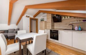 4 Bedroom Cozy Home In Matulji 