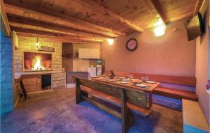 4 Bedroom Beautiful Home In Kastel Kambelovac 