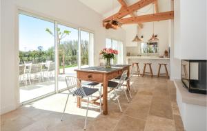 Awesome Home In Serignan