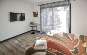Maisons de vacances Nice Home In Colonzelle With Wifi : photos des chambres