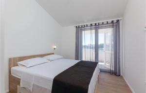 Stunning Apartment In Split With Wifi