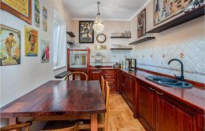 6 Bedroom Lovely Home In Rab