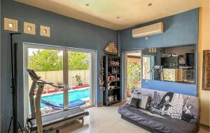 3 Bedroom Cozy Home In Koropi