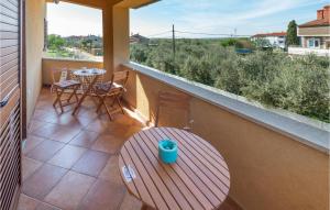 Beautiful Apartment In Valbandon