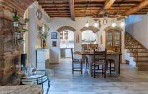 Stunning Home In Capannori With Jacuzzi