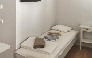 Awesome Apartment In Visby With Kitchen