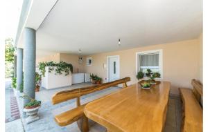 Beautiful Apartment In Vrana With Wifi 