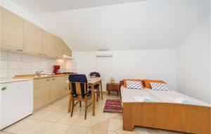 Beautiful Apartment In Vrana With Wifi 
