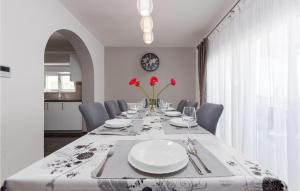 Awesome Home In Zadar With Wifi