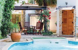 Lovely Home In Rogoznica With Jacuzzi