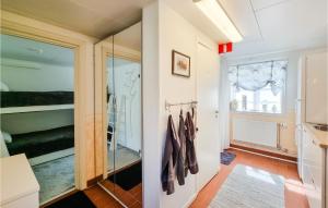 2 Bedroom Cozy Apartment In Järle