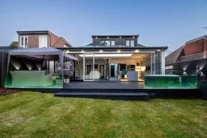 Luxury 4-Bedroom High-End Home, Includes Jacuzzi and Pool Table - 诺斯伍德