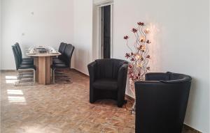 3 Bedroom Nice Home In Vodnjan 