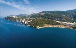 1 Bedroom Lovely Apartment In Komarna 