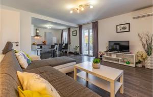 Amazing Home In Pula With Wifi