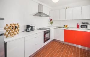 2 Bedroom Stunning Home In Podpican