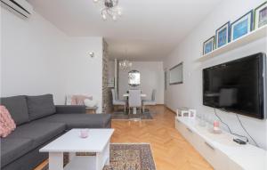 Amazing Apartment In Makarska 