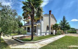 Amazing Apartment In Porec With Wifi 