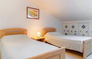 Maisons de vacances Awesome Home In La Faute Sur Mer : photos des chambres