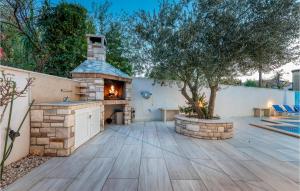 Beautiful Home In Umag With Wifi 