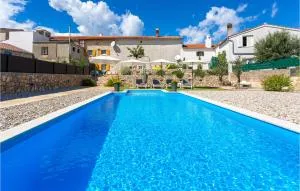 2 Bedroom Pet Friendly Home In Brzac - Brzac