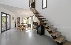 Maisons de vacances Gorgeous Home In St-Bauzille-De-Montmel : photos des chambres