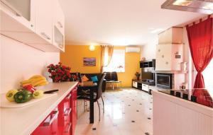 Stunning Home In Betiga With Wifi 