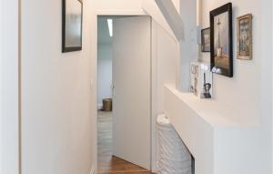 Maisons de vacances Amazing Home In Leognan With Sauna : photos des chambres