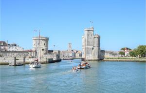 Maisons de vacances Beautiful Home In St-Georges-De-Didonne : photos des chambres