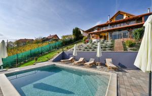 Nice Home In Falinic Breg With Sauna