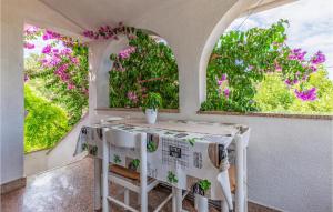 2 Bedroom Cozy Apartment In Premantura