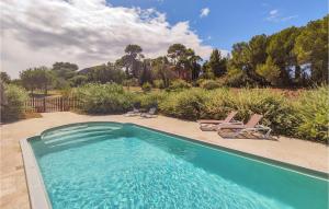 Maisons de vacances 5 Bedroom Beautiful Home In Ouveillan : photos des chambres