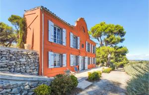 Maisons de vacances 5 Bedroom Beautiful Home In Ouveillan : photos des chambres