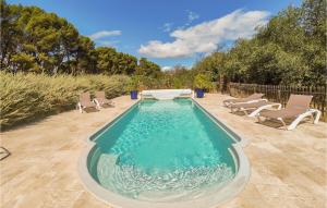 Maisons de vacances 5 Bedroom Beautiful Home In Ouveillan : photos des chambres